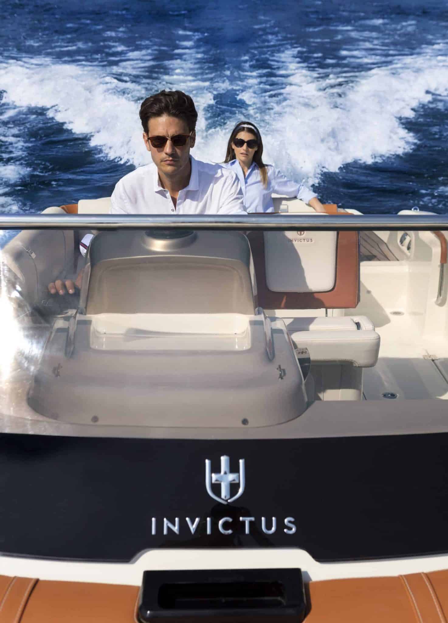 172c09ad-fd7b-483a-b74f-4a53611a74feINVICTUS-YACHT-TT280-CX280-LAGO_ISEO-18LUG2017_1155_03_Catalogo