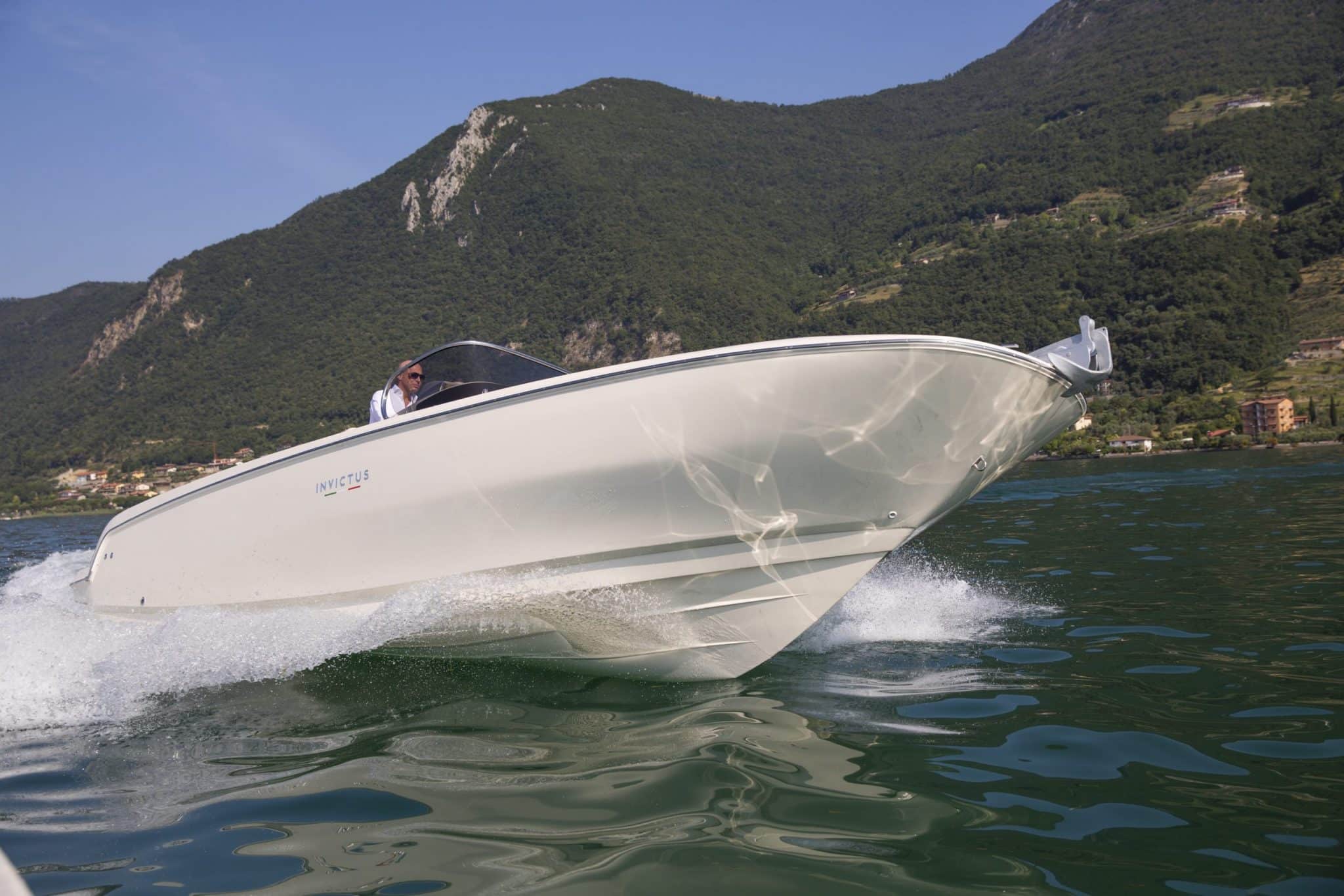 57a11116-95fe-42d7-80e8-d61ba6e181d42Y2A6105