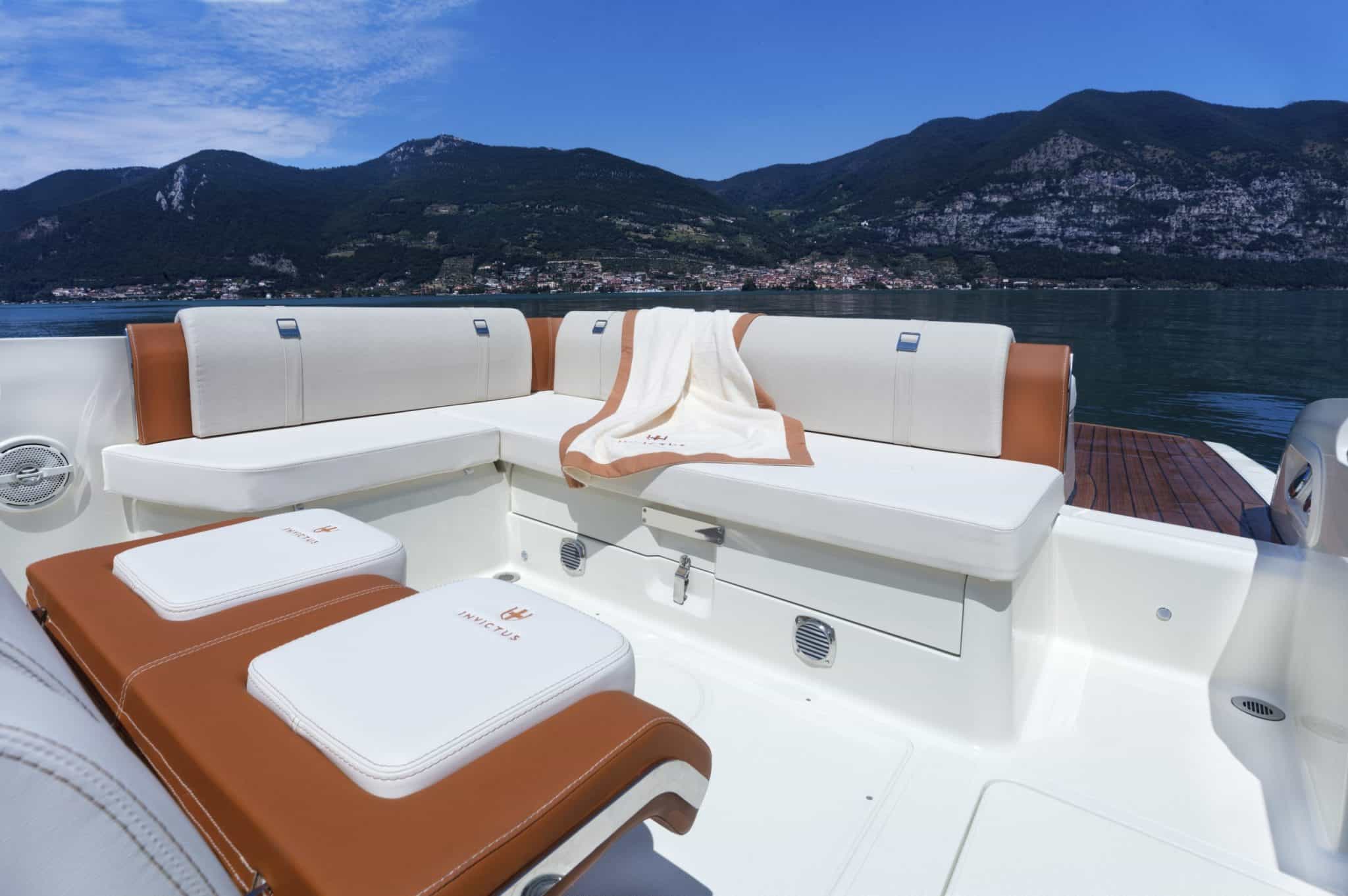 a9498b00-af15-4856-bb12-6db37553e2efINVICTUS-YACHT-TT280-CX280-LAGO_ISEO-18LUG2017_0528