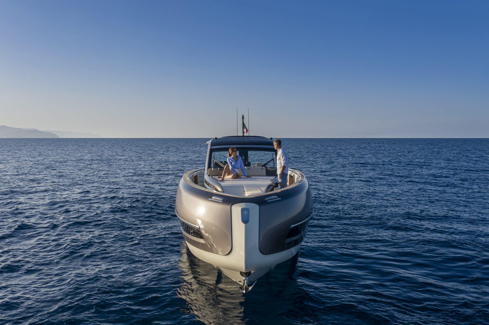 InvictusYacht_TT460_2